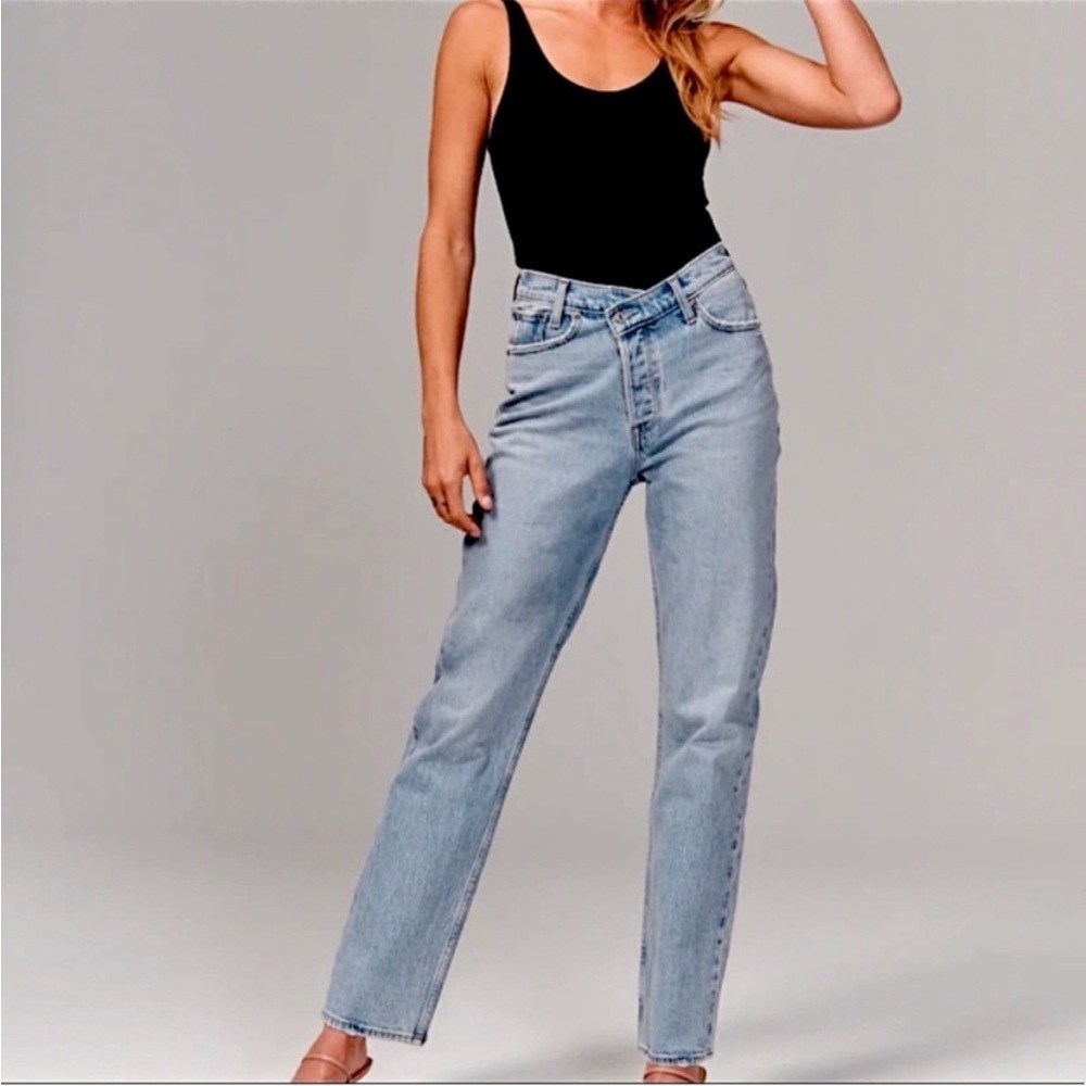 Abercrombie‎ & Fitch-Curve Love The Dad High Rise Size 26 / 2 light wash